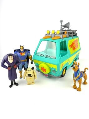 Basic Fun SCOOB! Scooby Doo MYSTERY MACHINE with LIGHTS & SOUNDS With Figures